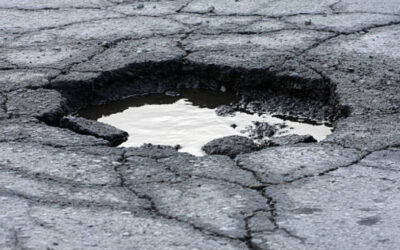Reparo Rápido de Buracos: Como Resolver Usando Asfalto Ensacado
